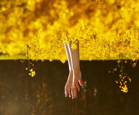 Néha kell, hogy a feje tetejére álljon a világ!!